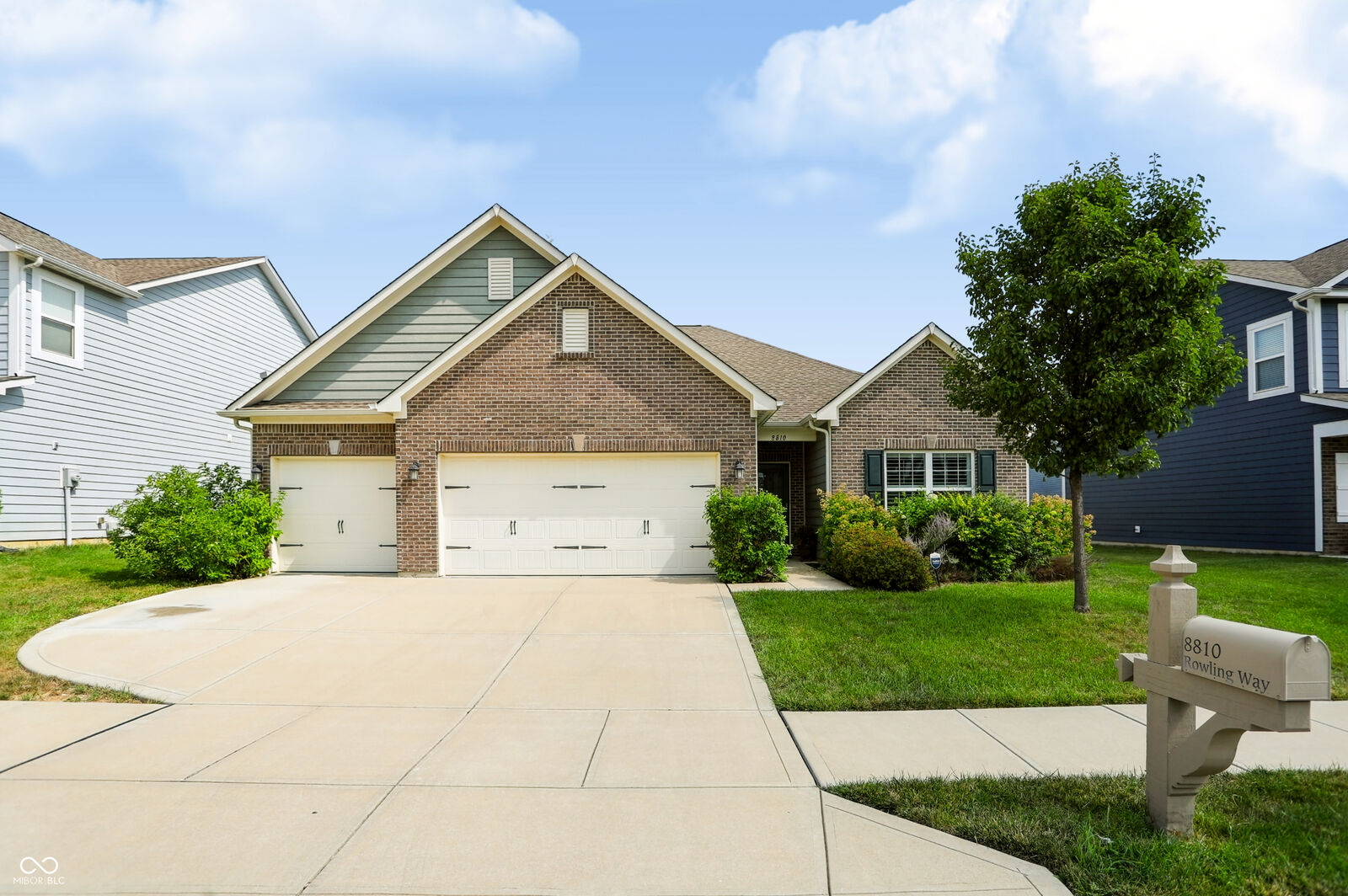 Property Photo: 8810 Rowling Way IN 46239