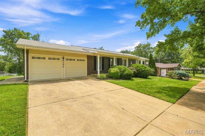 Property Photo: 5288 Bloomfield Drive MO 63129