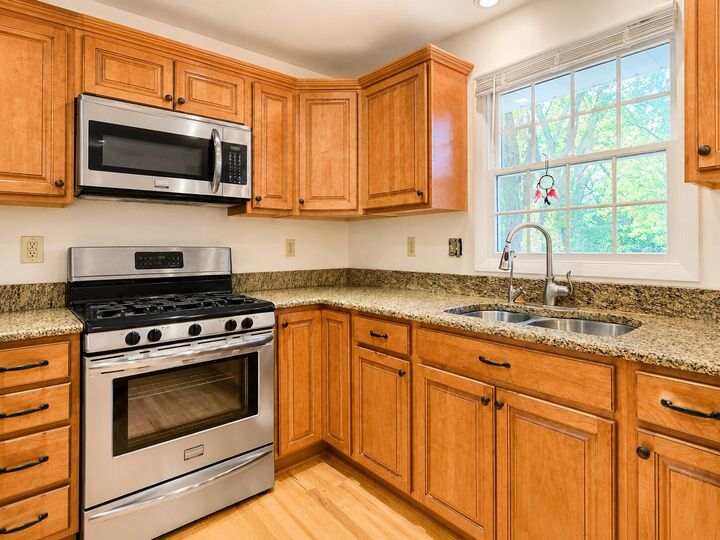 Property Photo:  826 E Vernon Street  MI 48158 
