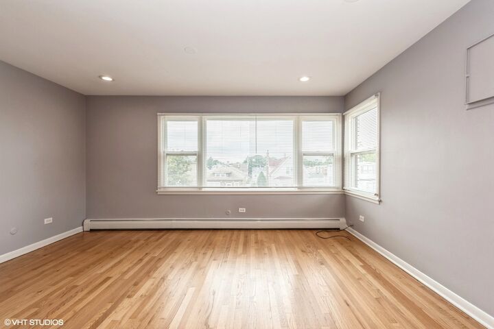 Property Photo:  2605 N 72nd Court 3  IL 60707 