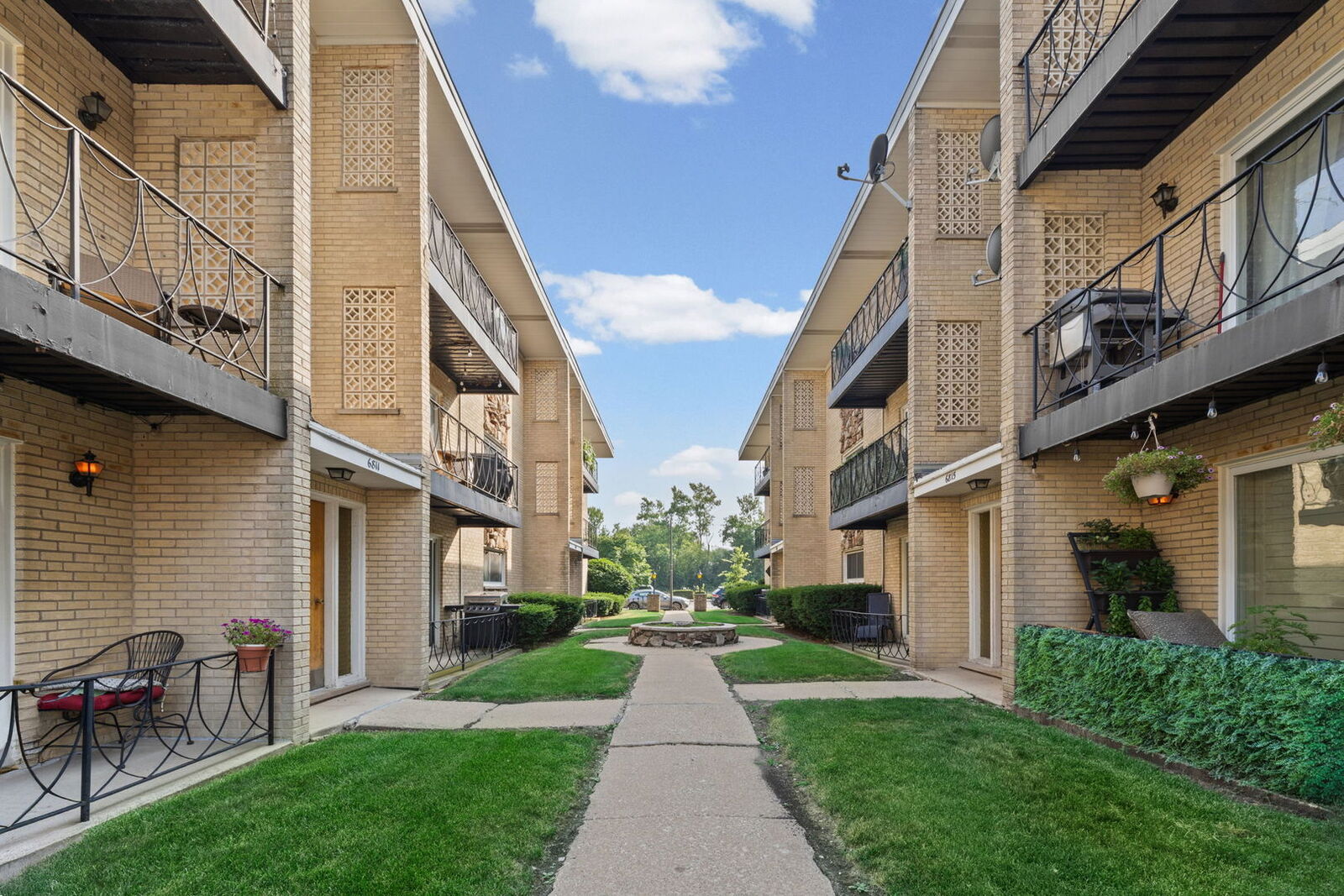 Property Photo: 6811 N Olmsted Avenue 205 IL 60631