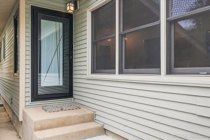 Property Photo: 326 N Martha Street IL 60148