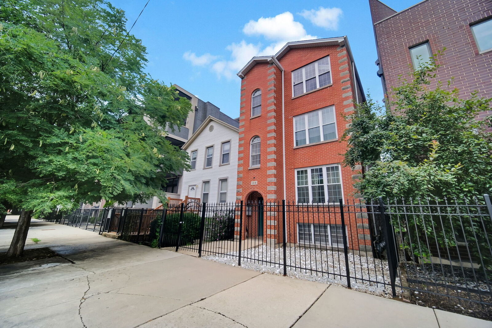 Property Photo: 1214 W Ohio Street IL 60642