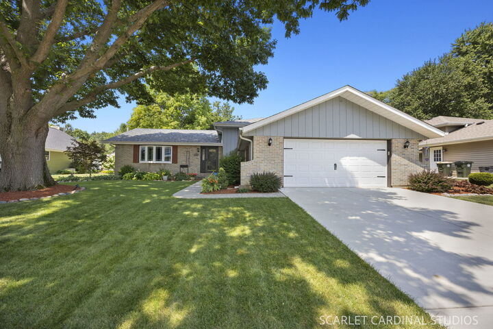 Property Photo: 303 Woodworth Street IL 60560
