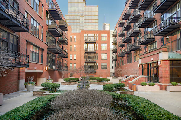 Property Photo: 333 W Hubbard Street 610-611 IL 60654