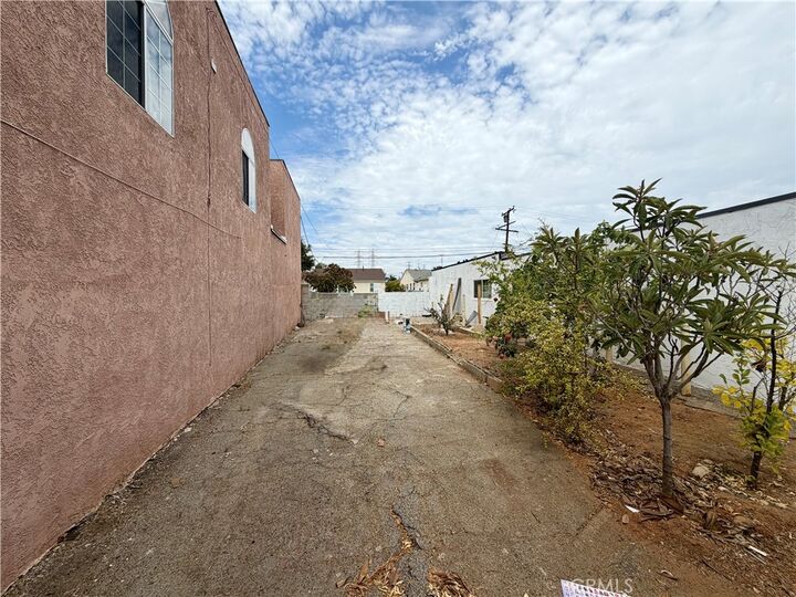Property Photo:  2616 W Beverly Blvd  CA 90640 