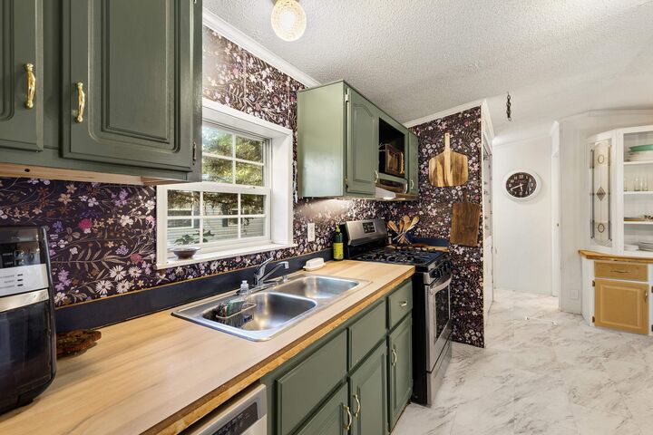 Property Photo:  23 Family Circle  VT 05048 
