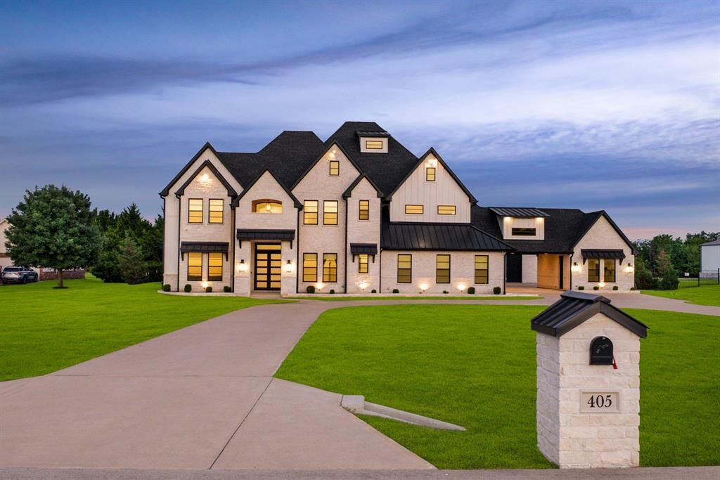 Property Photo: 405 Wilderness Trail TX 75189