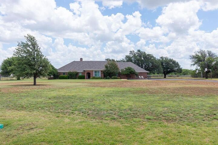 Property Photo: 433 Avenida De Leon TX 79602
