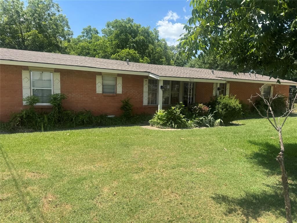 Property Photo: 4205 Hickory Tree Road TX 75180