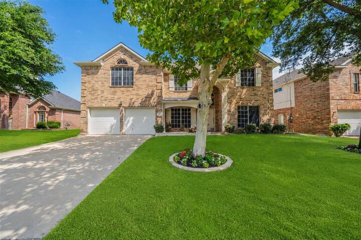 Property Photo: 307 Dover Heights Trail TX 76063