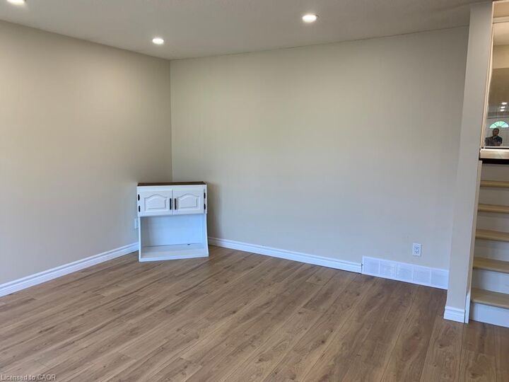 Property Photo: 86 Belwood Crescent ON N2C 1Z3