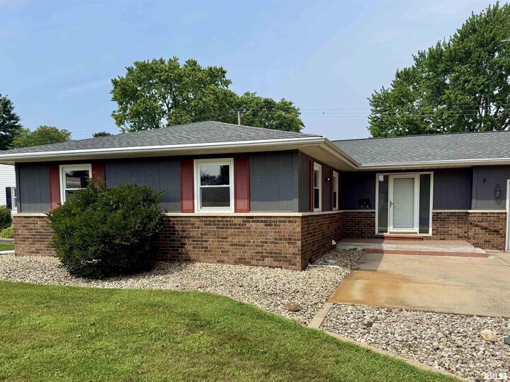 Property Photo:  2710 Montague Drive  IL 61401 