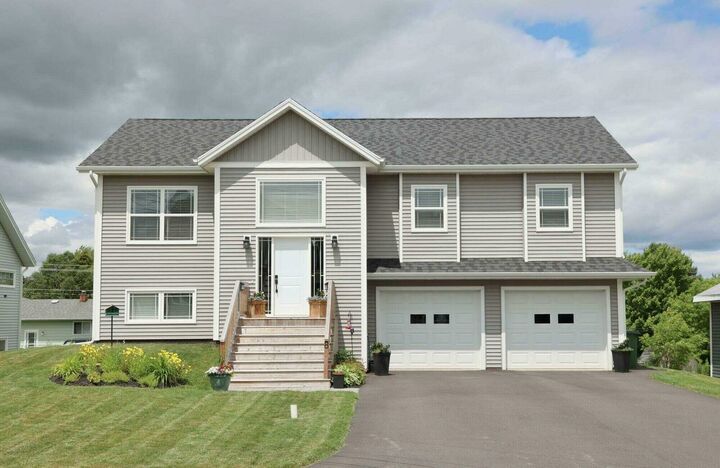 8 Keaton Drive — photo 1