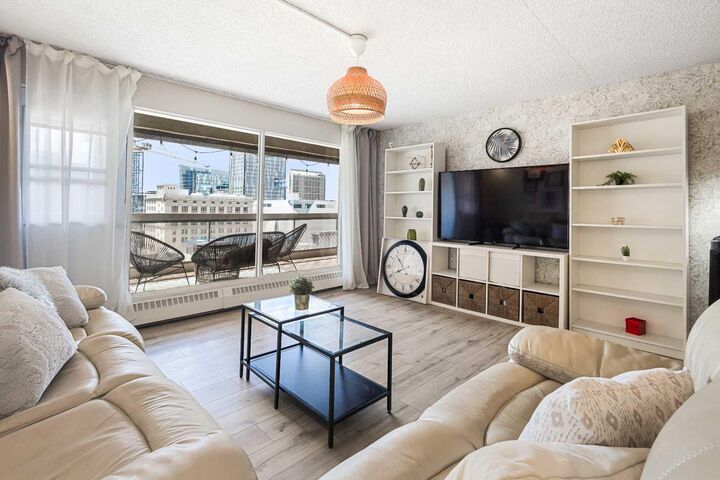 Property Photo: 221 6 Avenue SE 1505 AB T2G 4Z9