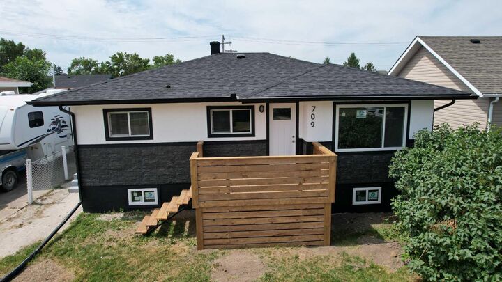 709 Centre Street — photo 1