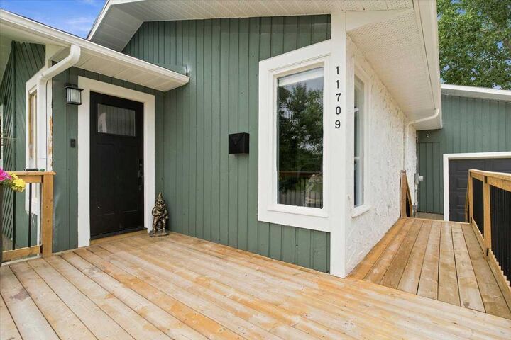 Property Photo: 11709 95 Street AB T8V 4N9