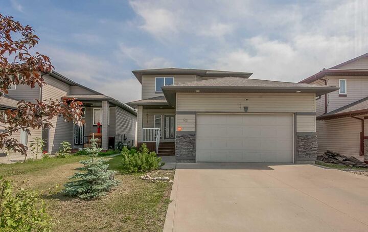 Property Photo: 83 Pinnacle Lake Drive AB T8W 0A9