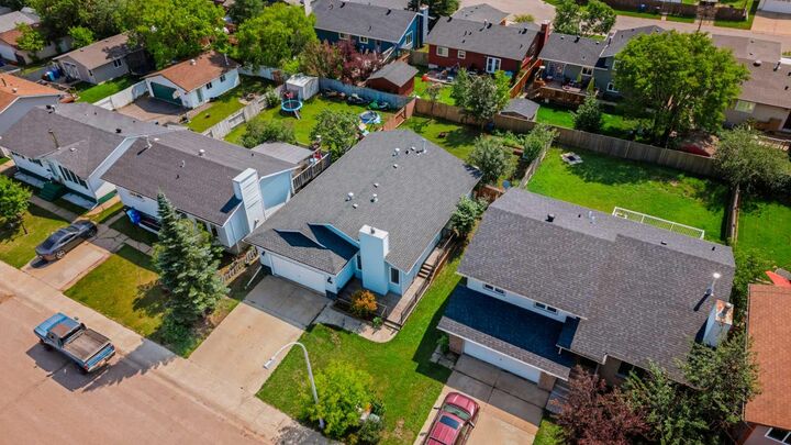Property Photo: 125 Oaks Crescent AB T9K 1M4