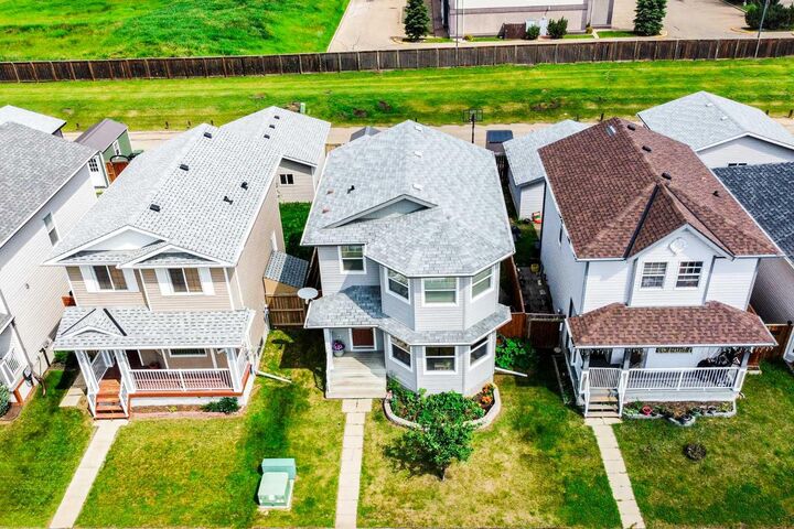 Property Photo: 7310 46 Avenue AB T4V 1X9
