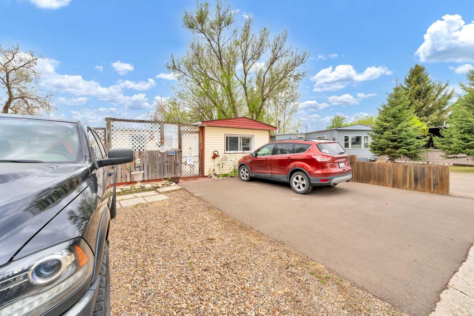 Property Photo: 612 20 Street NE 2 AB T1C 1H5