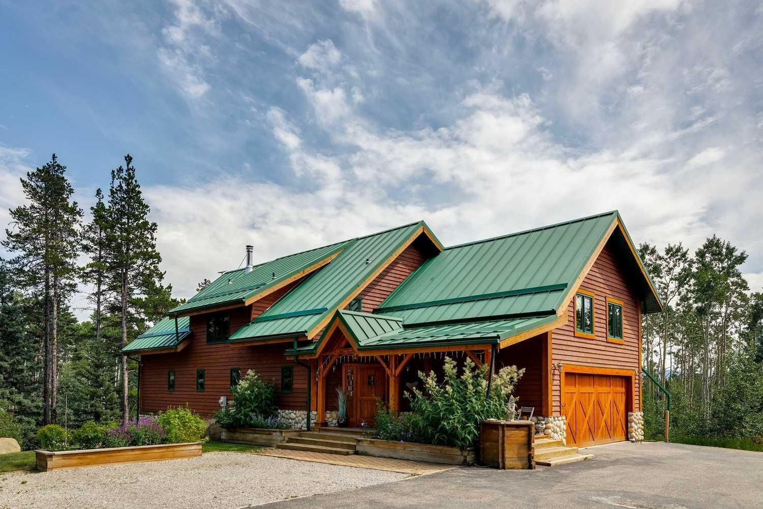 Property Photo: 16 Highlands Place AB T0L 0K0