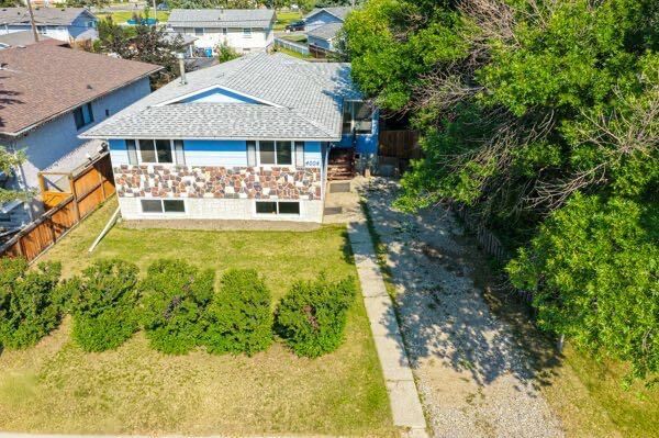 Property Photo: 4004 79 Street NW AB T3B 2N8