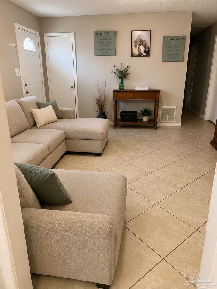 Property Photo:  170 Overlook Dr  FL 32503 
