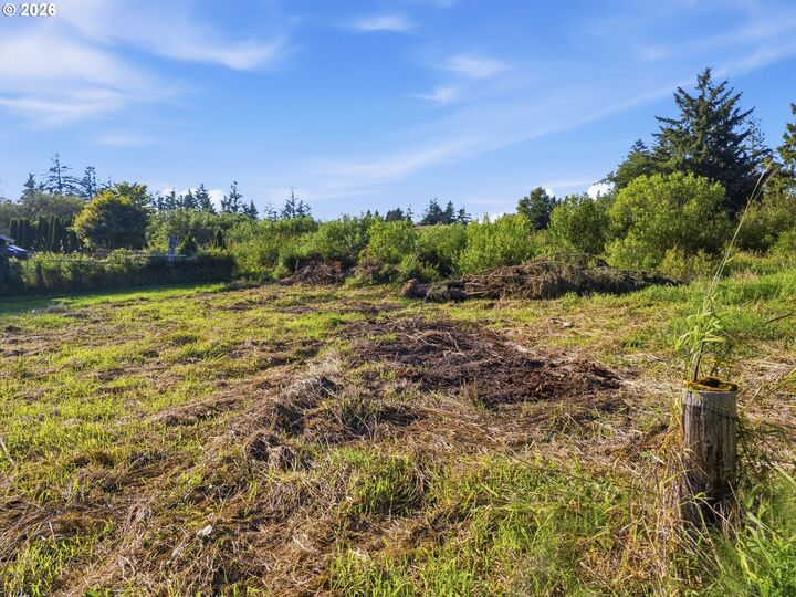 Property Photo:  0000 Vacant Lot SE 9th  OR 97146 