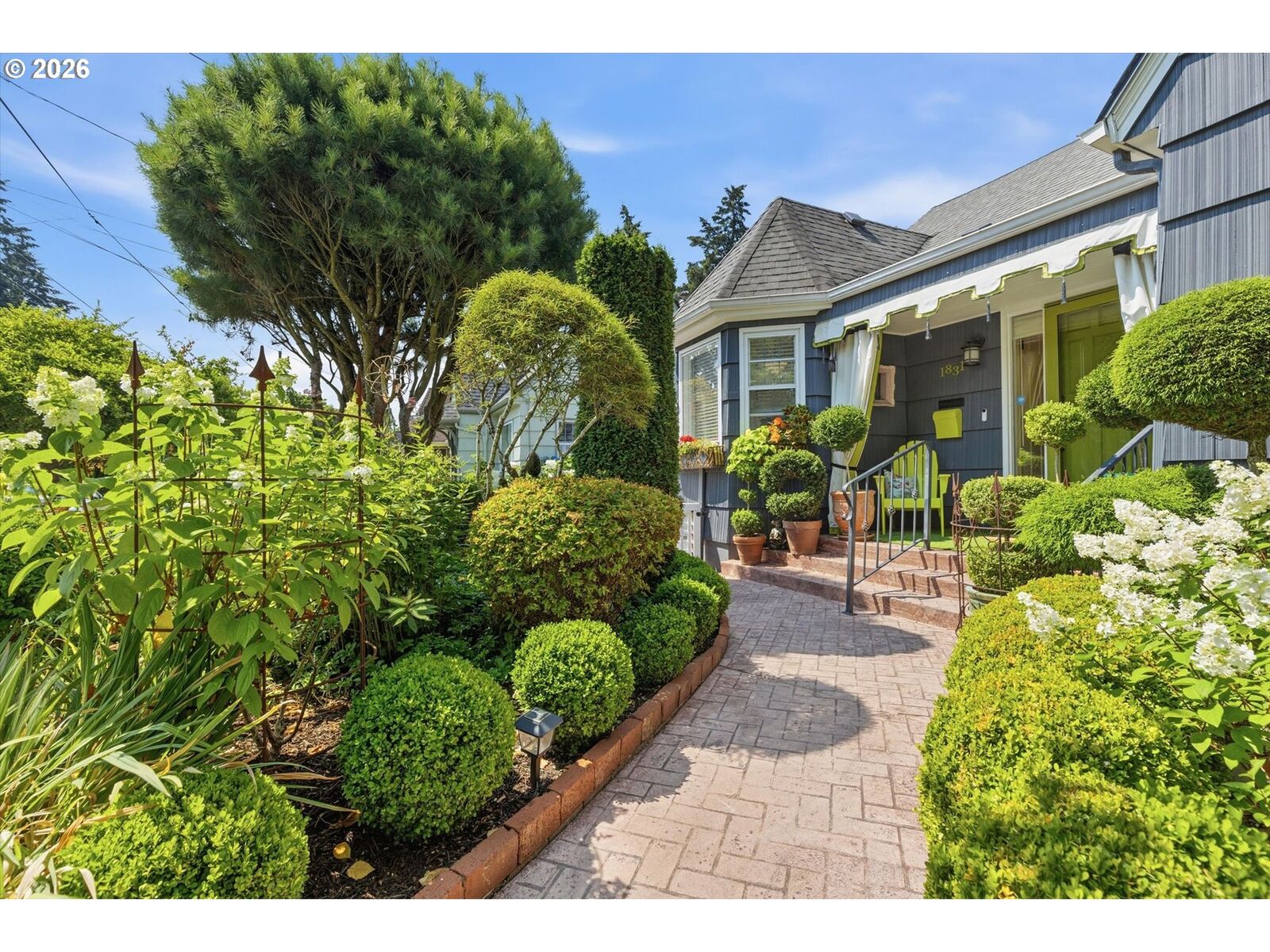 Property Photo:  1831 NE 61st Ave  OR 97213 