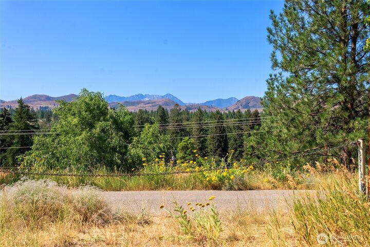 Property Photo:  618  Filer Avenue  WA 98862 