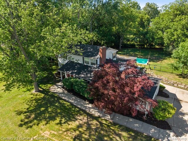 Property Photo:  37480 Rhonswood Drive  MI 48167 