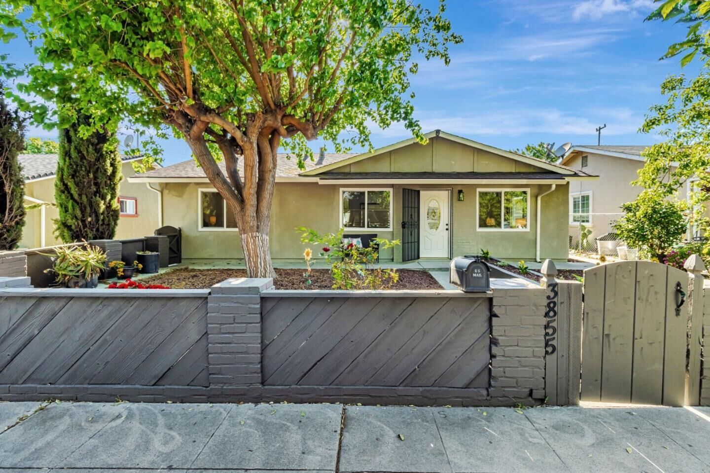 Property Photo: 3855 Kauai Drive CA 95111