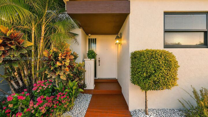 Property Photo: 635 NW 97th Pl FL 33172