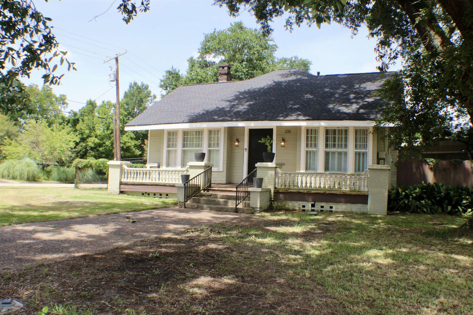 Property Photo: 233 N 7th St. TX 77702