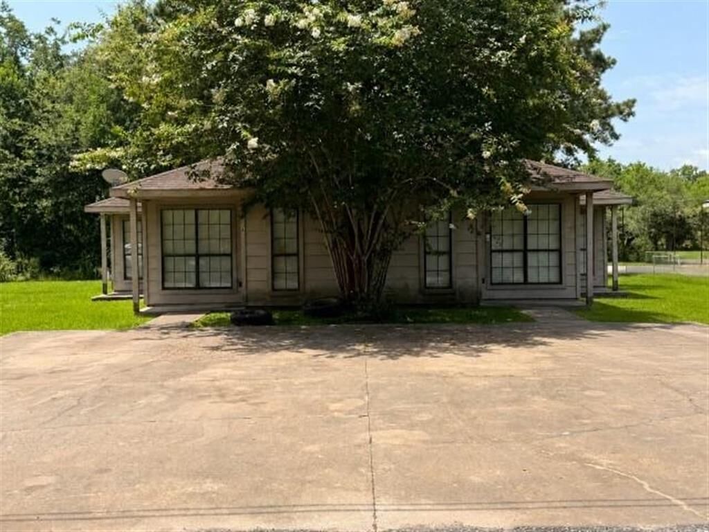 Property Photo: 1018 Link Road LA 70607