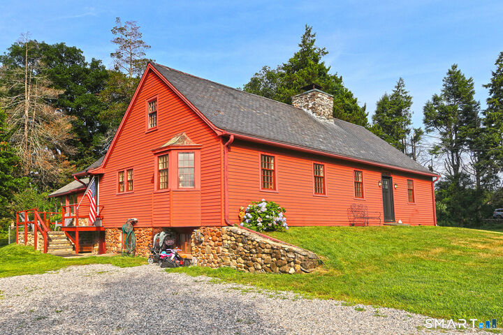Property Photo:  428 Peck Lane  CT 06477 