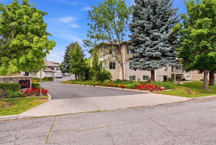 Property Photo:  22855 E Country Vista Dr #392  WA 99019 