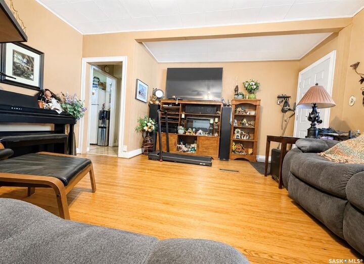 Property Photo: 334 6th Avenue SE SK S9H 3P1