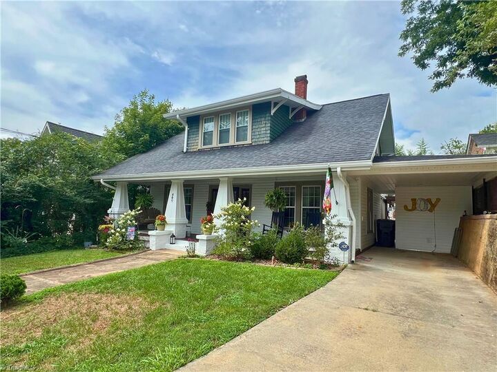Property Photo: 507 9th Street NC 28659