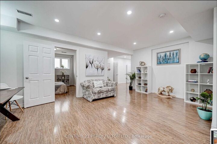 Photo de la propriété:  2359 Pilgrim Square Bsmt  ON L1L 0C2 
