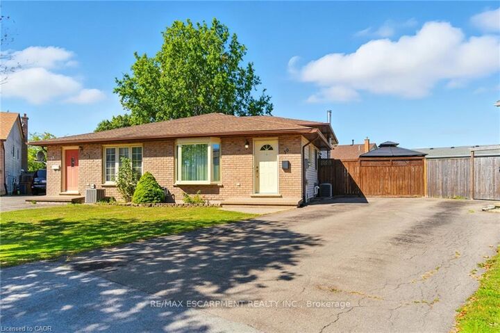 Property Photo: 30 Rainbow Court ON L3C 6R4