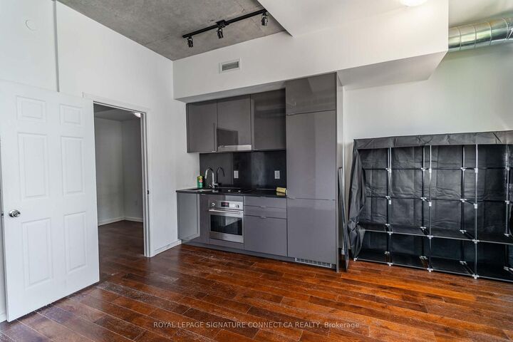 Property Photo:  21 Lawren Harris Square 910  ON M5A 0T4 