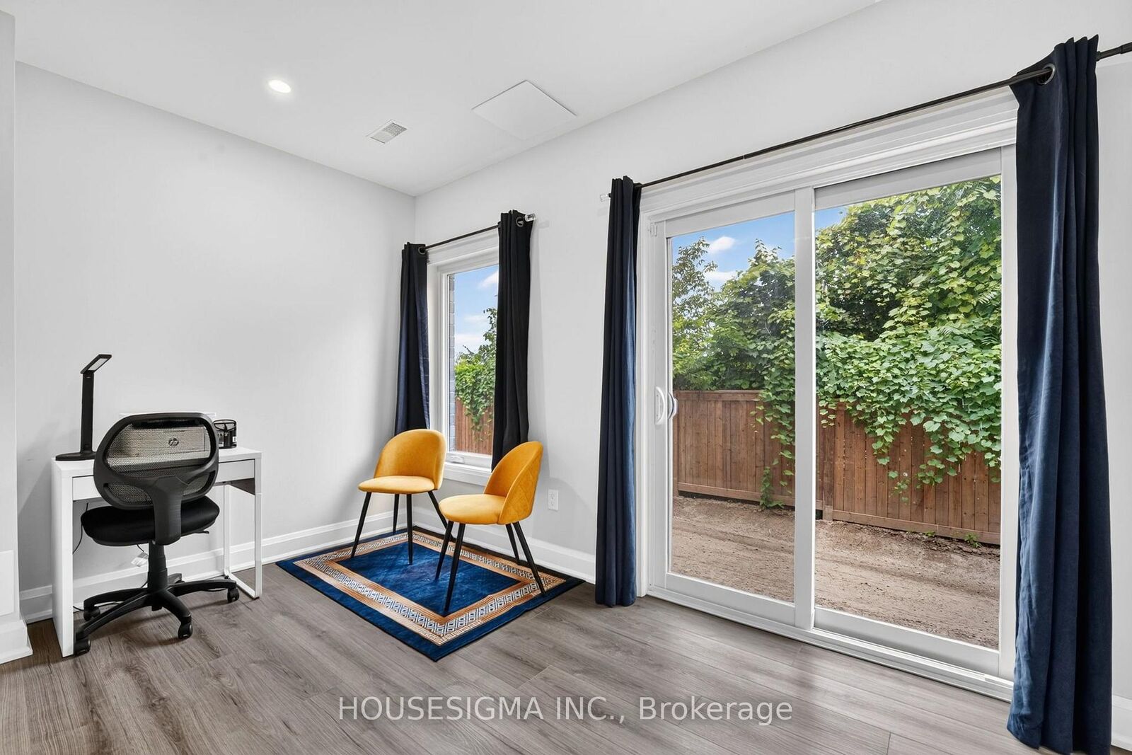 Property Photo: 292 Vine Street 77 ON L2M 0E1
