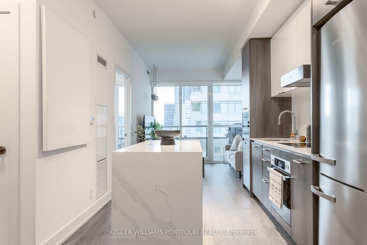 Property Photo: 11 Lillian Street 706 ON M4S 2H7