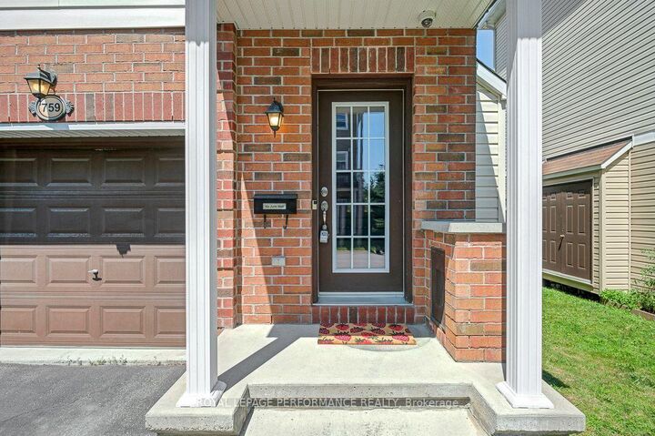 Property Photo: 759 Sanibel Private ON K2H 0A8