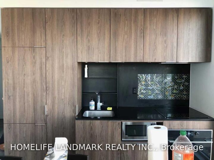Property Photo: 77 Shuter Street 2706 ON M5B 0B8