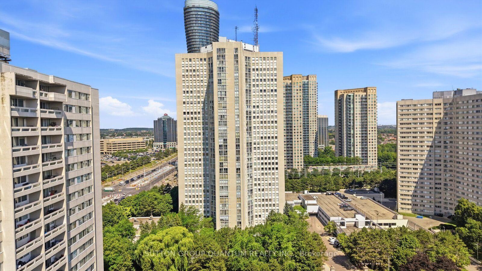 Property Photo: 3650 Kaneff Crescent 304 ON L5A 4A1