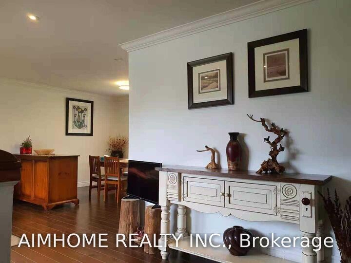 Property Photo: 9 Maldaver Avenue Main ON L5M 1W4
