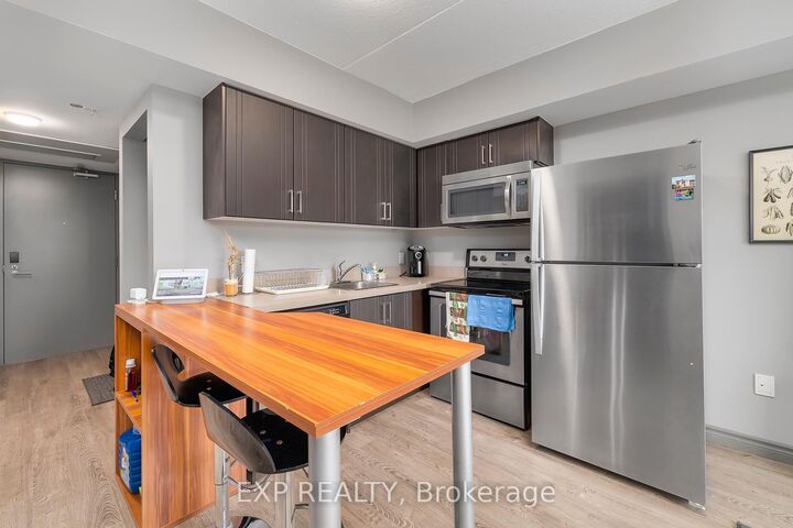 Property Photo:  321 Spruce Street 211  ON N2L 0G4 